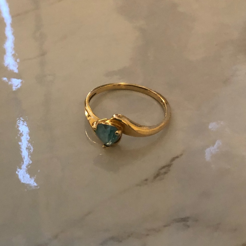 10k gold ring with blue topaz crystal